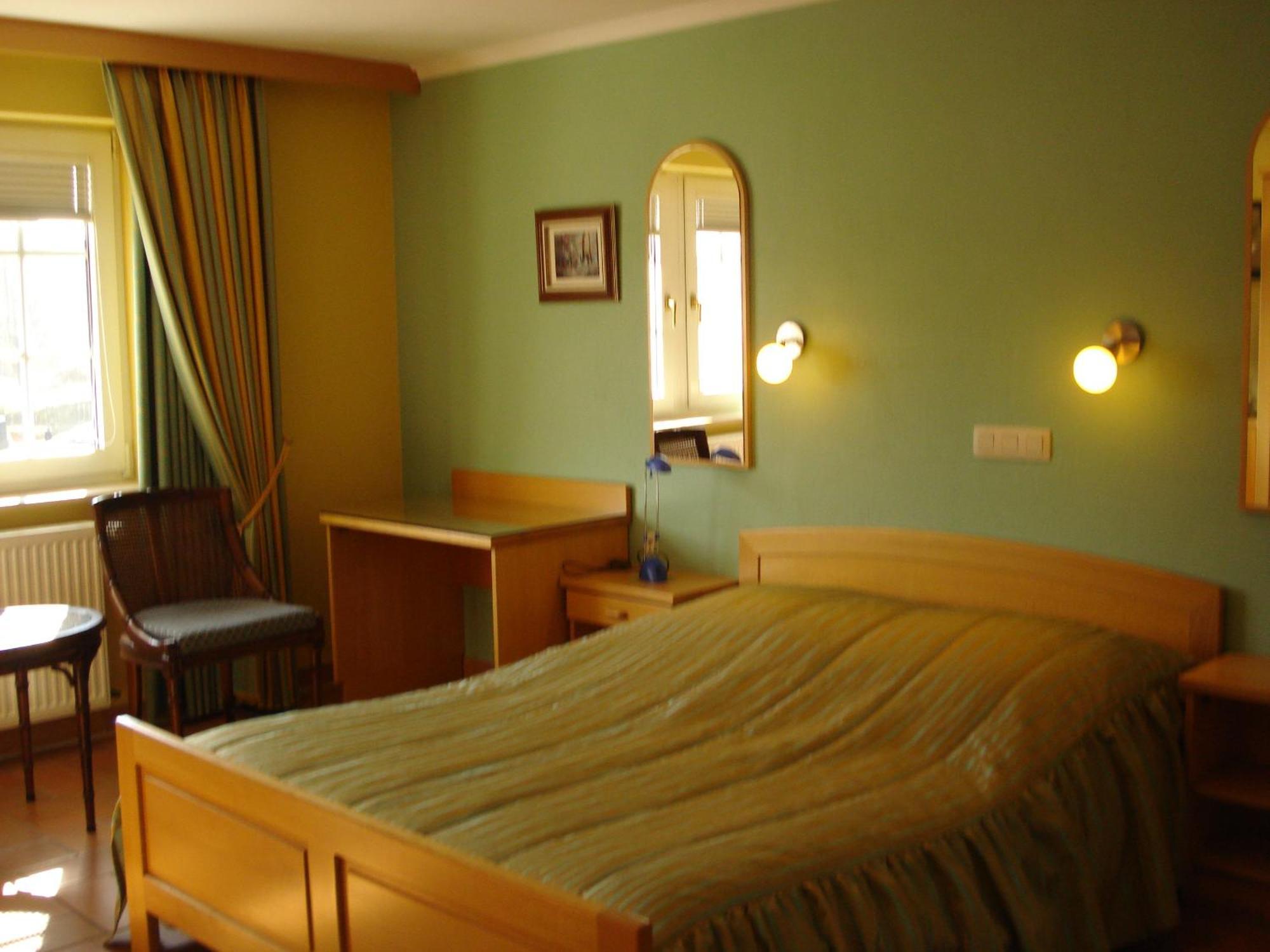 Charme - Hotel Lindenhof Wévercé Rom bilde